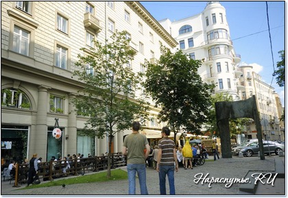 Прогулки по Арбату.   Памятник Окуджаве на Арбате. Прогулки по Арбату.   Памятник Окуджаве на Арбате.